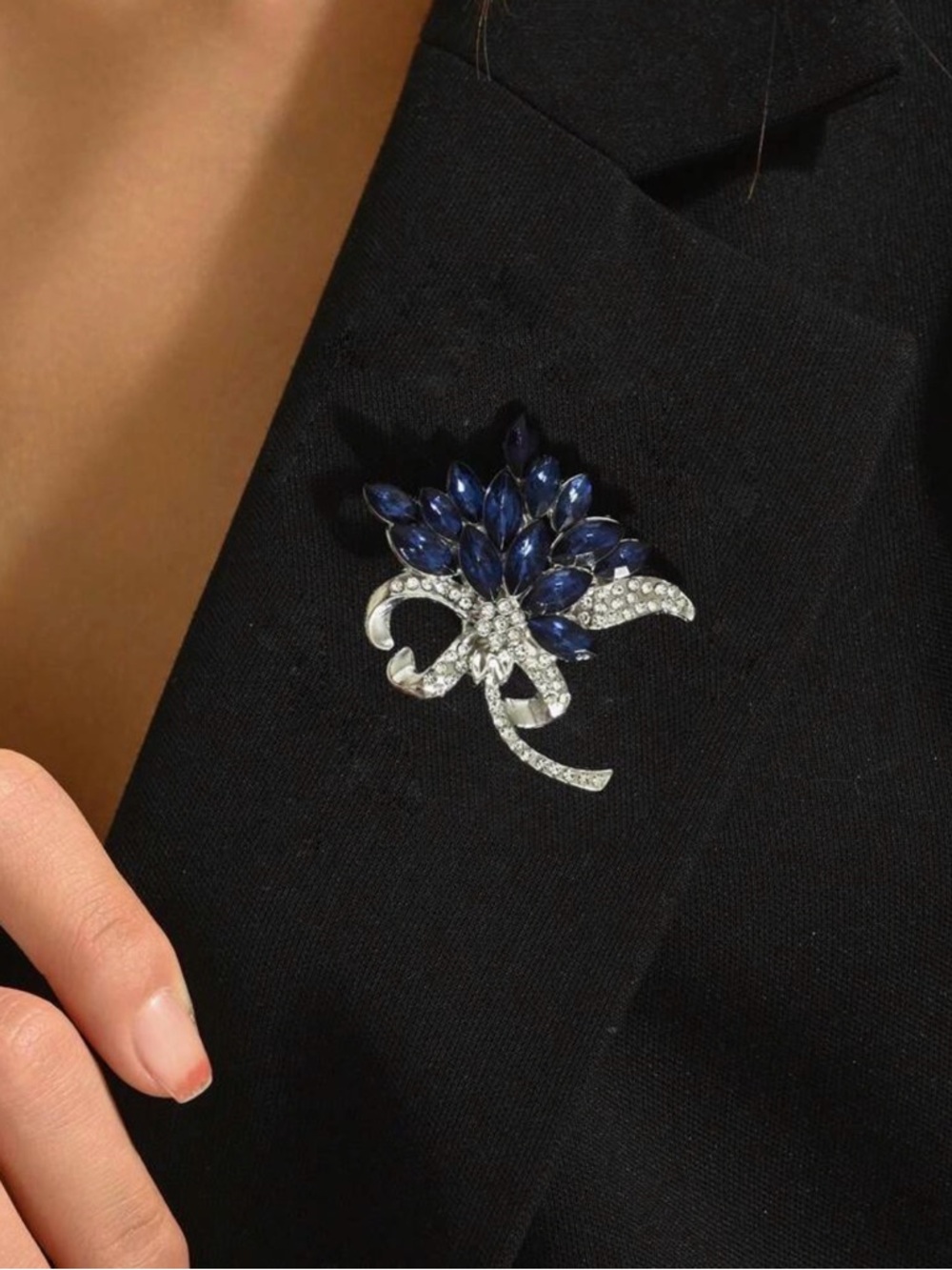 Elegant Blue Crystal Floral Brooch - Brand Unspecified - Picture 2 of 3